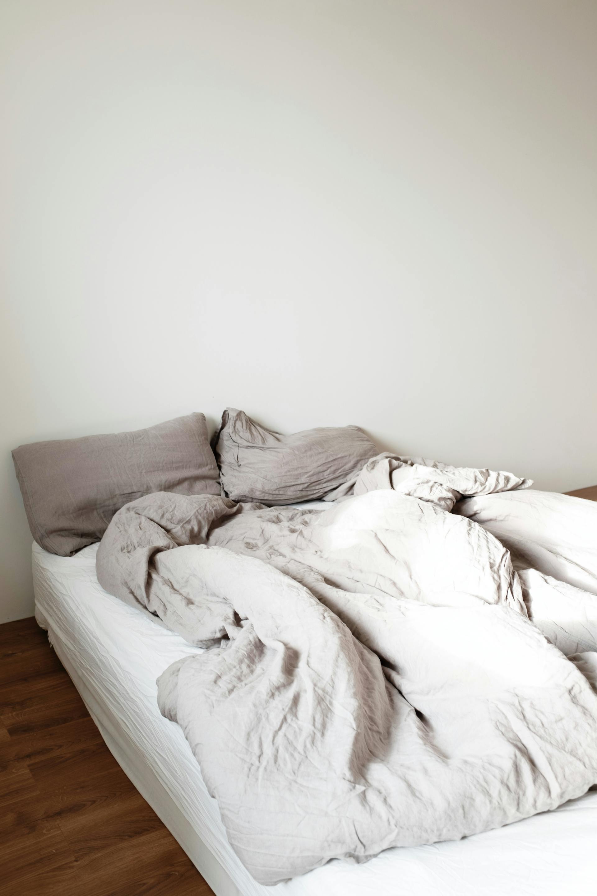 Chambre Lavande — lin froissé, lit double, calme et cosy